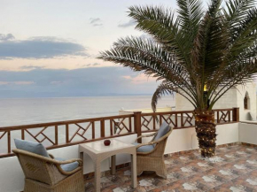 Beach front studio with huge roof top terrace